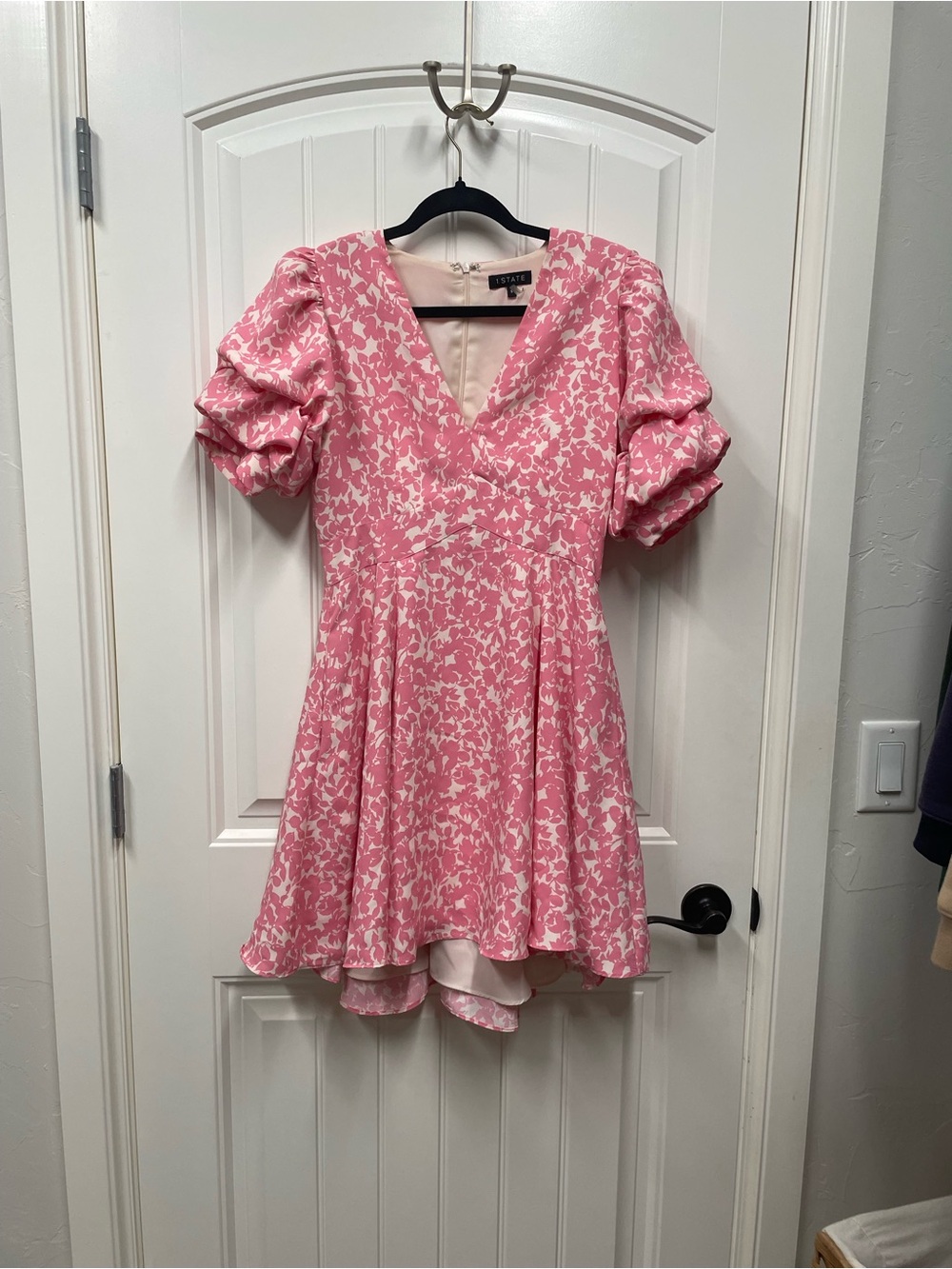 1. State Pink & White Floral Puff Sleeve Fit-and-Flare Dress
